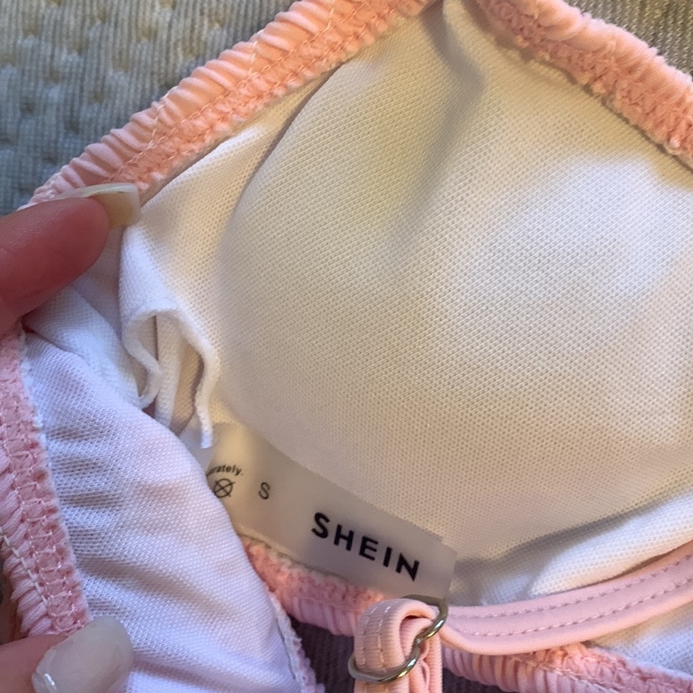 Bikini - Picture 3 of 3